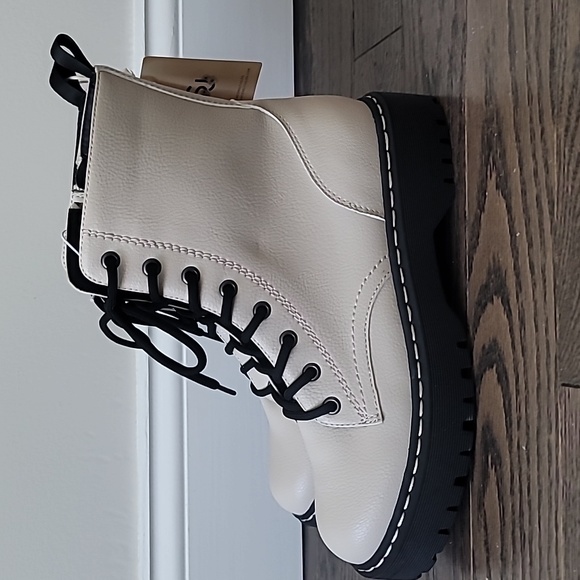 Sincerely Jules Beige Harley combat boots w size 9 NWT - Picture 4 of 10